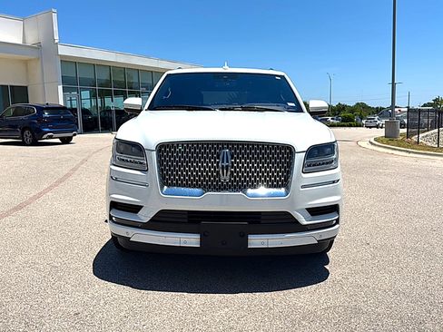 Used 2020 Lincoln Navigator Reserve w/ Equipment Group 208A Reserve AWD/4WD image 2