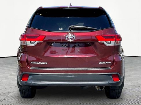 Used 2019 Toyota Highlander XLE AWD/4WD image 5