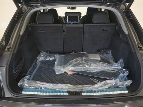 New 2025 Audi Q5 Prestige image 12