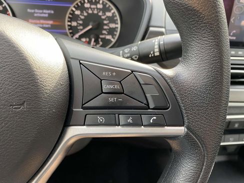 Used 2024 Nissan Altima 2.5 SV FWD image 21