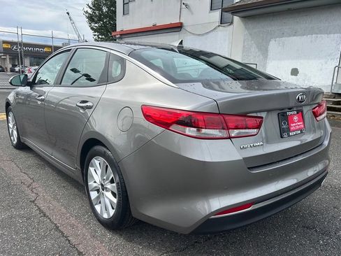 Used 2018 Kia Optima LX w/ 17" Alloy Wheels Package FWD image 7
