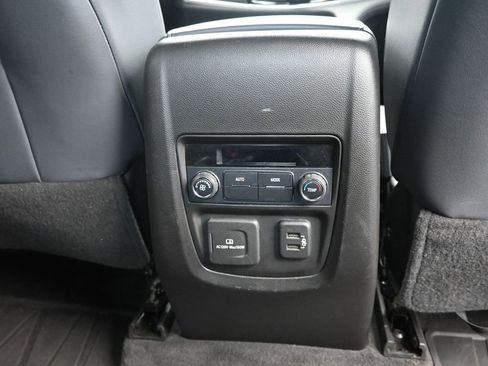 Used 2018 Buick Enclave Essence image 16