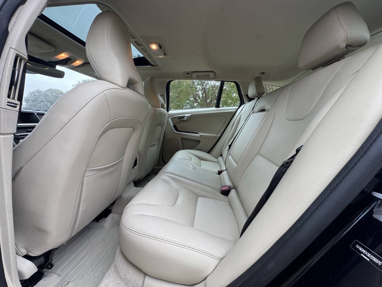 Used 2016 Volvo V60 T5 Premier w/ Convenience Package FWD image 15