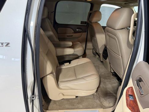 Used 2014 Chevrolet Suburban LTZ image 15