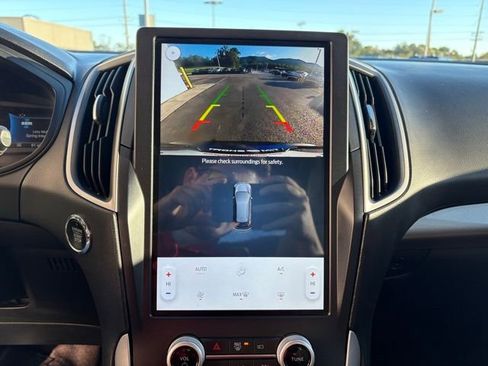 Used 2022 Ford Edge SE image 16