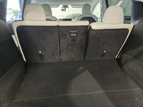 Used 2022 Tesla Model Y Long Range AWD/4WD image 10