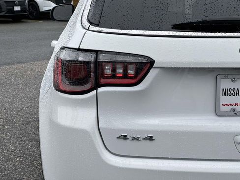 Used 2022 Jeep Compass Limited AWD/4WD image 11