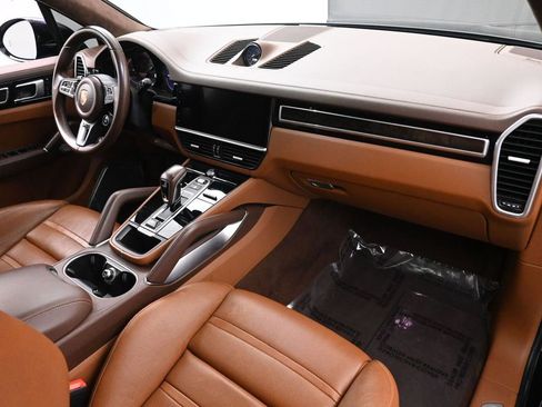 Used 2021 Porsche Cayenne Turbo w/ Premium Package Plus image 25