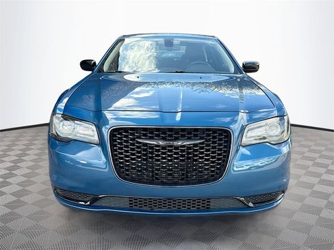 Used 2022 Chrysler 300 Touring w/ Sport Appearance Package image 2