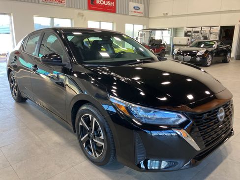 Used 2024 Nissan Sentra SV image 3