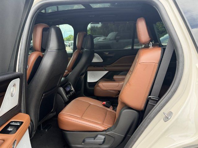 Used 2024 Lincoln Aviator Reserve w/ Equipment Group 201A AWD/4WD image 11