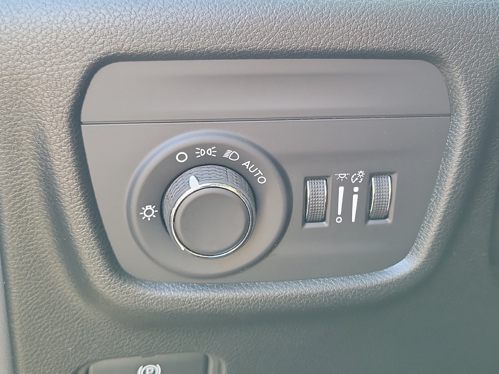 New 2026 Jeep Grand Cherokee Altitude RWD image 12