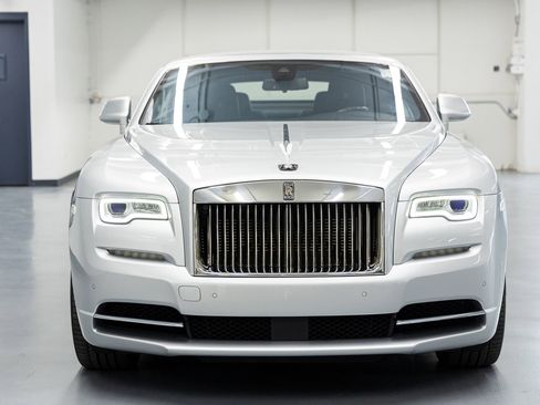 Used 2017 Rolls-Royce Dawn RWD image 4