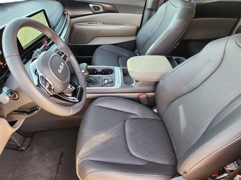 New 2026 Kia Carnival LXS image 9