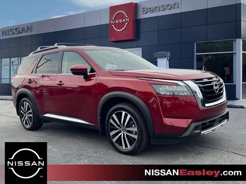 Certified 2025 Nissan Pathfinder Platinum w/ Cargo Package FWD image 1