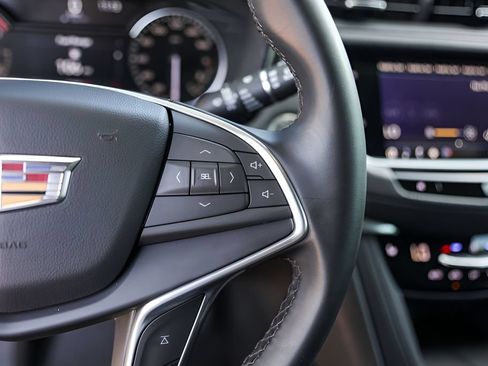 Used 2024 Cadillac XT5 Luxury FWD image 13