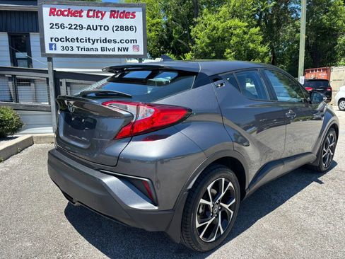 Used 2018 Toyota C-HR XLE FWD image 3