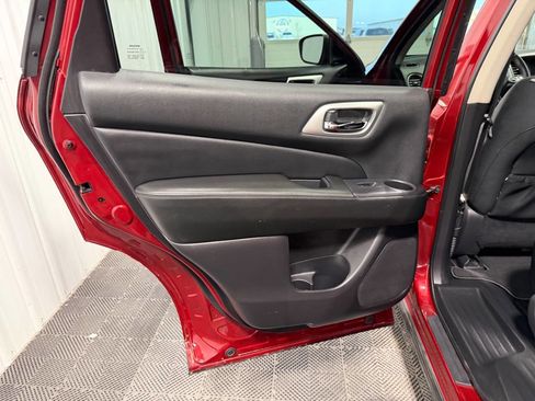 Used 2019 Nissan Pathfinder SV image 23