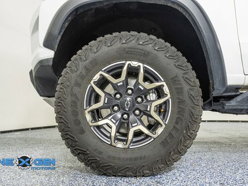 Used 2024 Chevrolet Colorado ZR2 w/ ZR2 Convenience Package III AWD/4WD image 43