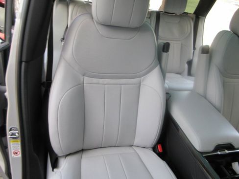 Used 2024 Land Rover Range Rover Sport SE image 25