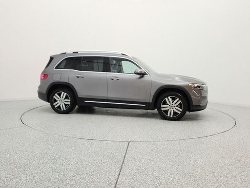 Used 2024 Mercedes-Benz EQB 300 4MATIC image 4