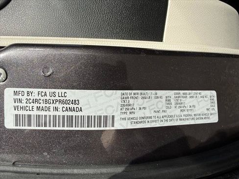 Used 2023 Chrysler Pacifica Touring-L FWD image 27