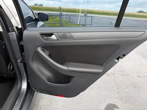 Used 2012 Volkswagen Jetta SE FWD image 31