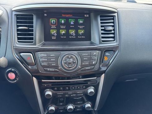 Used 2019 Nissan Pathfinder SL image 16