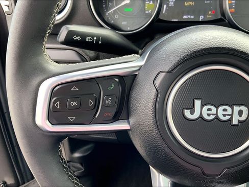 Used 2023 Jeep Wrangler Unlimited Sahara w/ Cold Weather Group AWD/4WD image 20