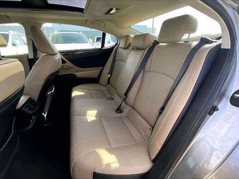 Used 2019 Lexus ES 350 Ultra Luxury w/ Accessory Package image 19
