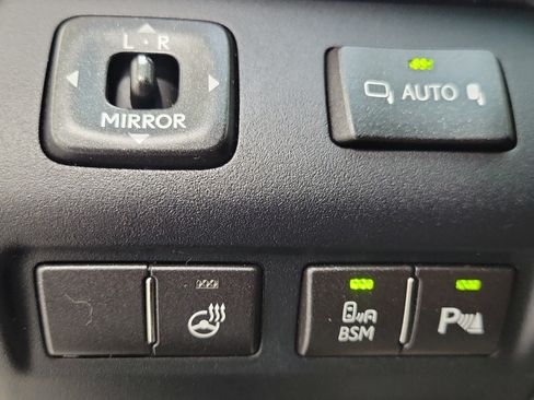 Used 2013 Lexus LS 460 w/ Comfort Pkg RWD image 18