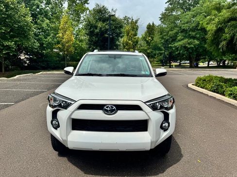 Used 2018 Toyota 4Runner SR5 Premium AWD/4WD image 2
