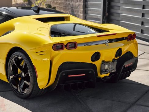 Used 2022 Ferrari SF90 Stradale image 9