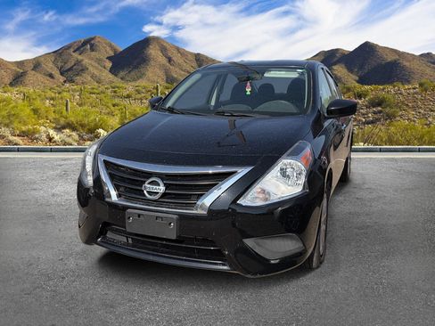 Used 2019 Nissan Versa SV FWD image 2
