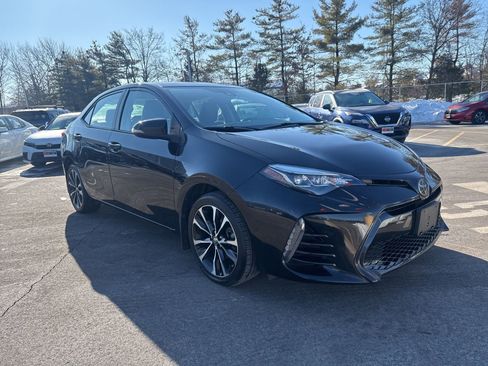 Used 2019 Toyota Corolla XSE image 3
