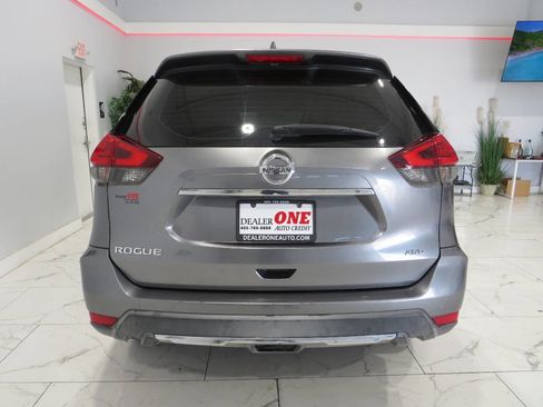 Used 2017 Nissan Rogue S image 5