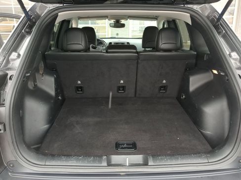 Used 2020 Jeep Cherokee Trailhawk w/ Cold Weather Group image 36