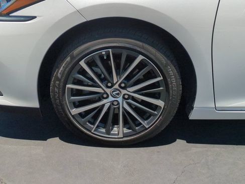 Used 2025 Lexus ES 300h w/ Premium Package FWD image 9