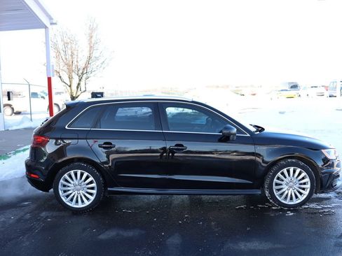 Used 2016 Audi A3 e-tron Premium Plus w/ Premium Plus Package FWD image 4