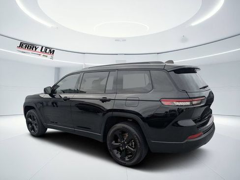 Used 2023 Jeep Grand Cherokee L Laredo AWD/4WD image 5
