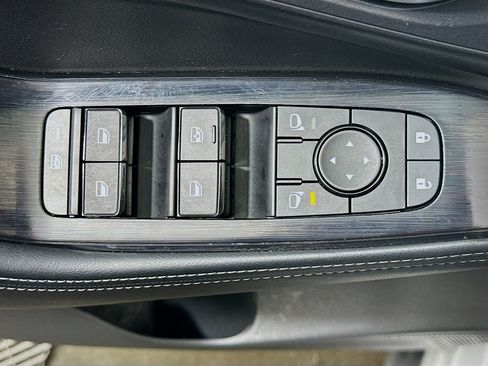 Used 2025 Nissan Rogue SV image 15