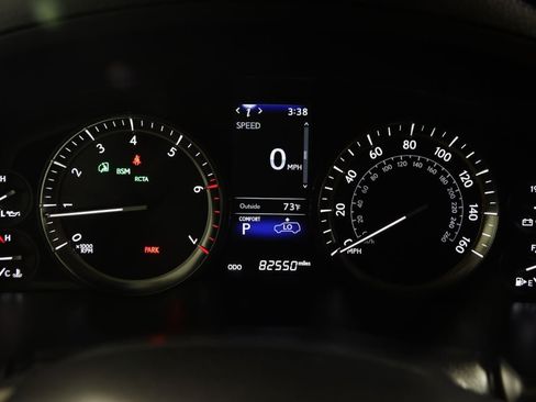 Used 2020 Lexus LX 570 4WD w/ Luxury Package image 21