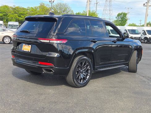 Used 2025 Jeep Grand Cherokee Summit AWD/4WD image 13