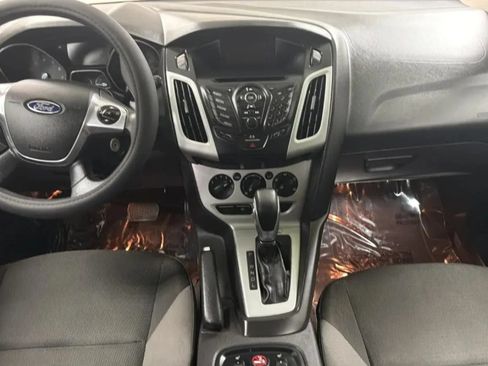 Used 2014 Ford Focus SE w/ SE Winter Package FWD image 14