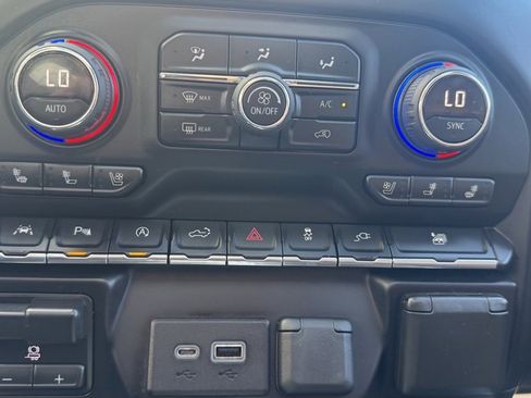 Used 2019 Chevrolet Silverado 1500 High Country image 43