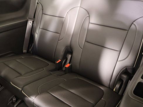 Used 2023 GMC Acadia Denali w/ Denali Technology Package image 13