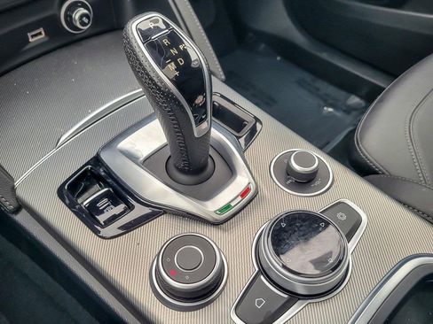 Used 2022 Alfa Romeo Stelvio Veloce image 17