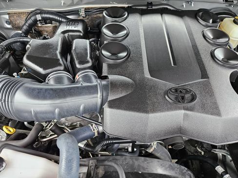 Used 2023 Toyota 4Runner SR5 RWD image 31