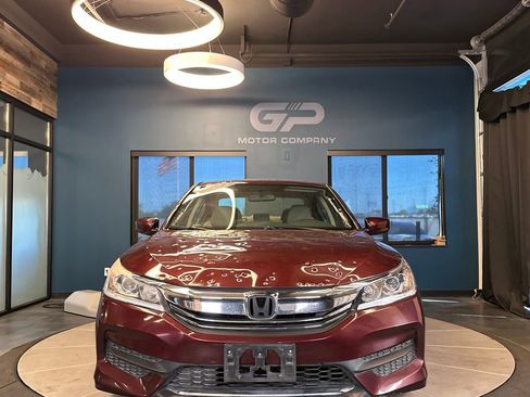 Used 2017 Honda Accord LX image 8