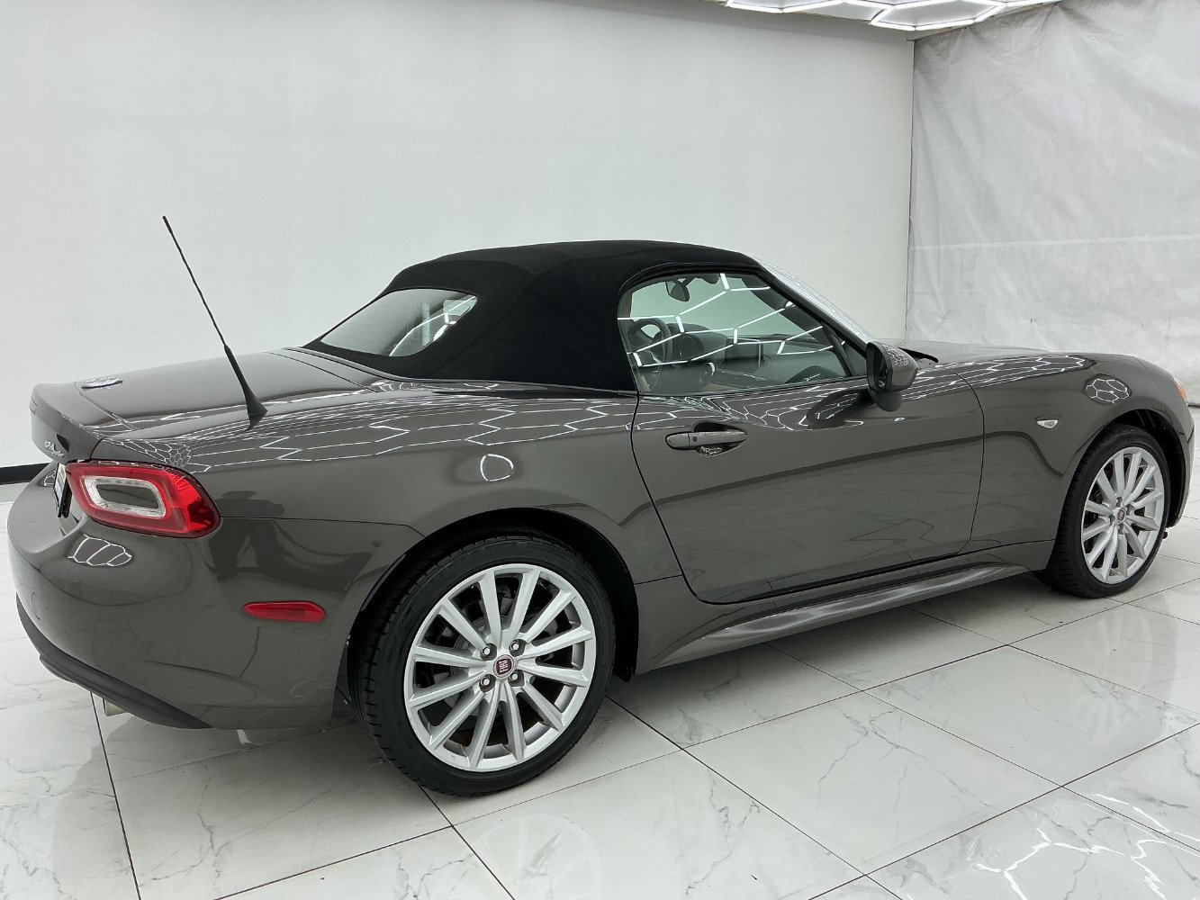 Used 2017 FIAT 124 Spider Lusso RWD image 11